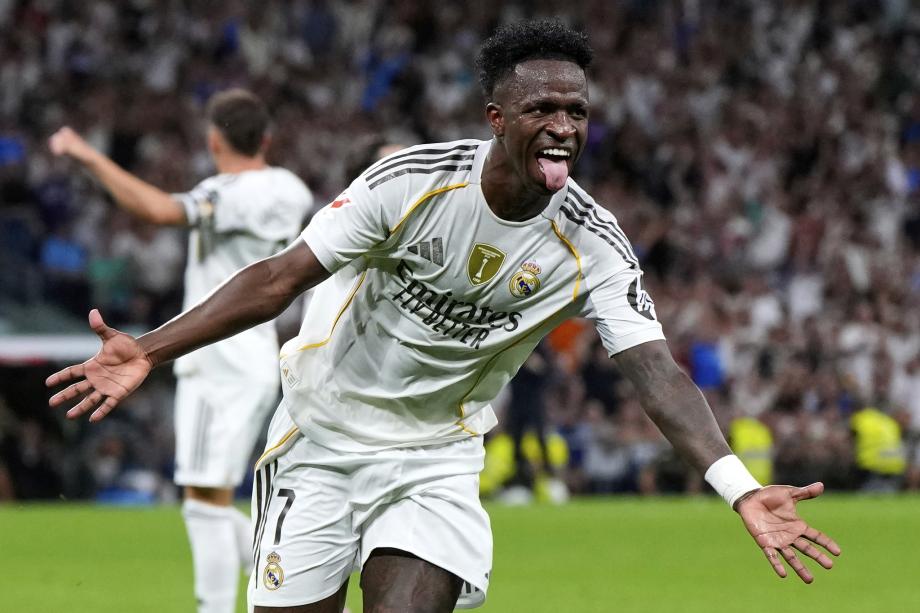 中国男足的 中国男足的